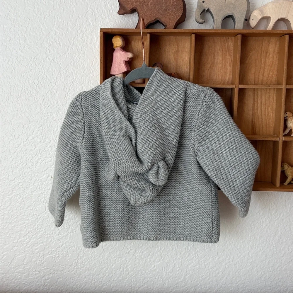 Baby GAP 6-12m Gray Knit Bear Hooded Sweater